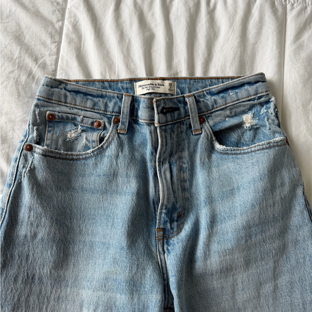 Abercrombie 90s Relaxed Jean High Rise - 2 Short